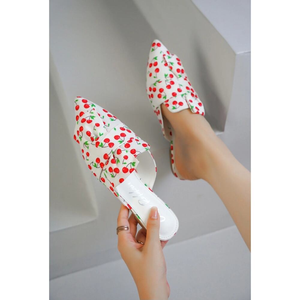 I. MSRP $30 NWB Cape Robbin White Knot Pointed Toe Flats ♡SIZE 7♡